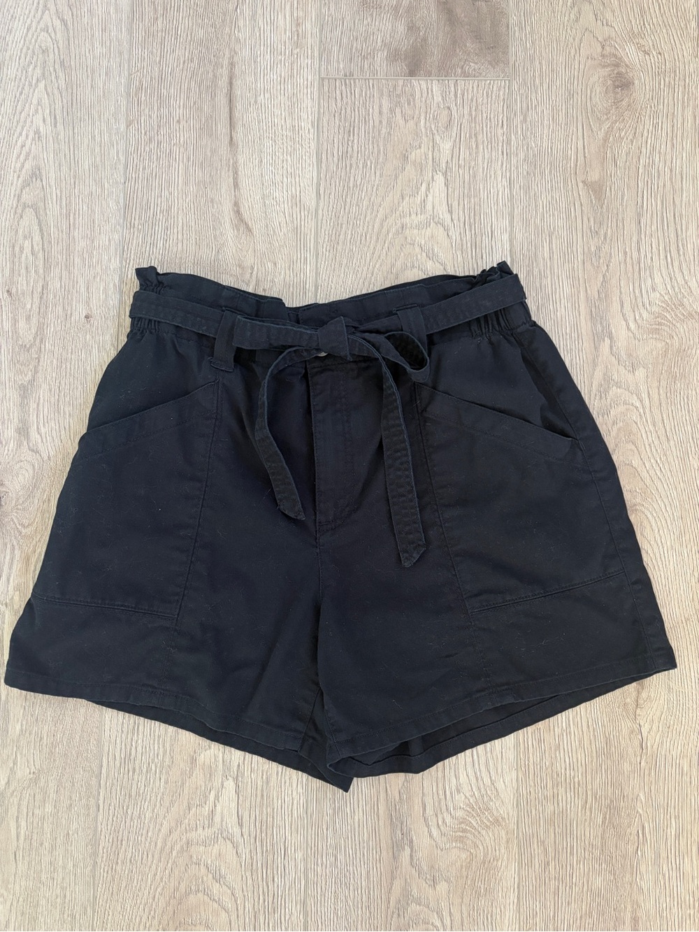 Old Navy Black High-Waist Tie Belt Shorts work wear
